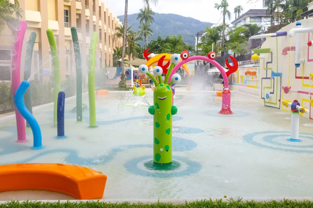 Holiday Inn Patong — Splash Pad — completed pool — view 2