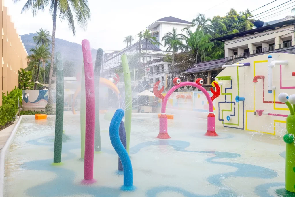 Holiday Inn Patong — Splash Pad — completed pool — view 4