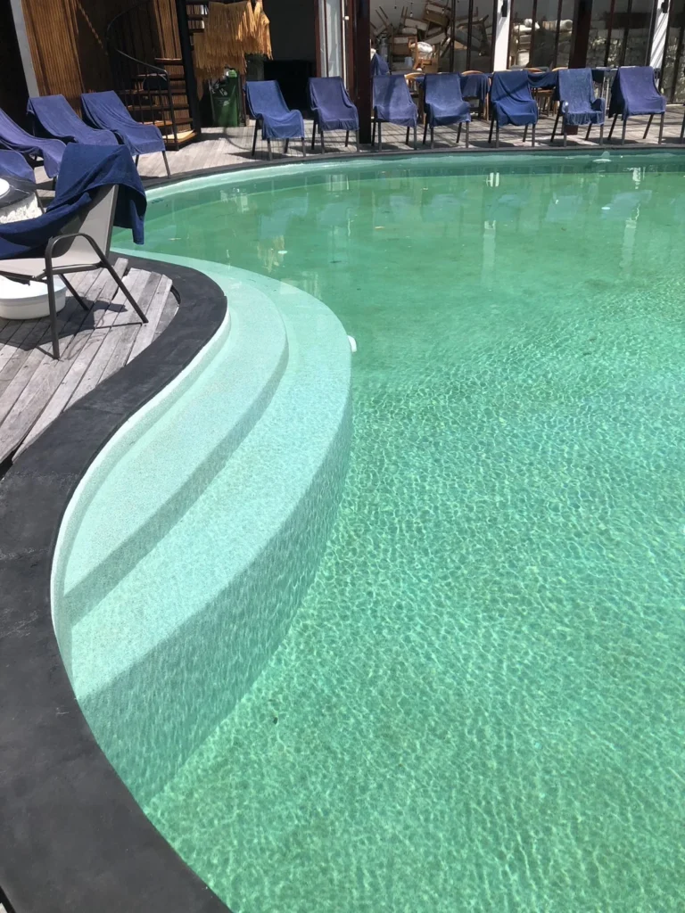 Curved edge and entry steps in the main pool at ZIMA Spa